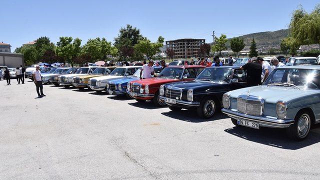 Klasik Mercedes tutkunları Afyonkarahisar’da buluştu
