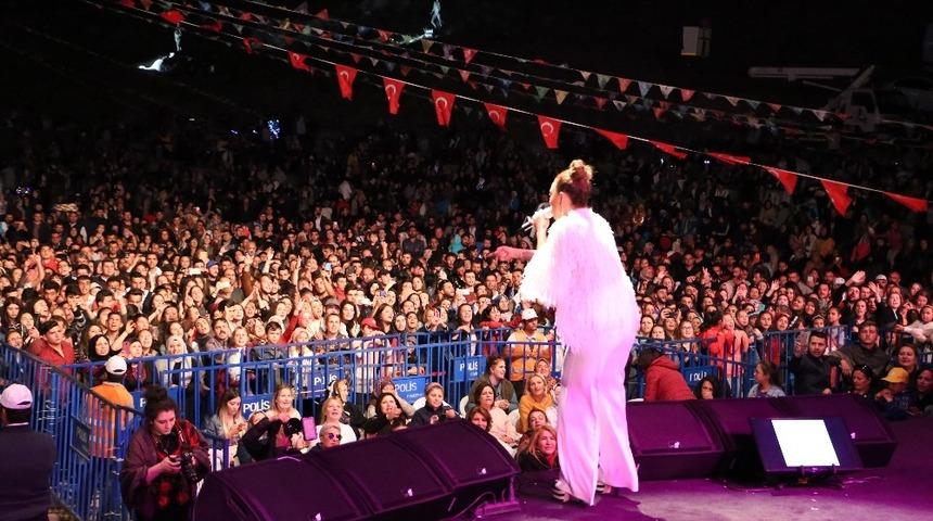 Ziynet Sali&rsquo;den Sivrihisar&rsquo;da muhteşem konser