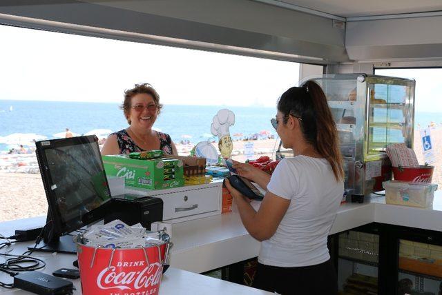 EKDAĞ Konyaaltı Plajı tatilcilerin gözdesi