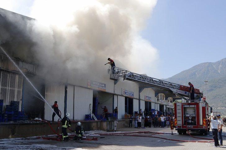 Toptancı Halinde Çıkan Yangın Korkuttu G3