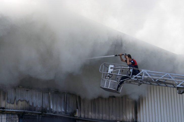 Toptancı Halinde Çıkan Yangın Korkuttu G4