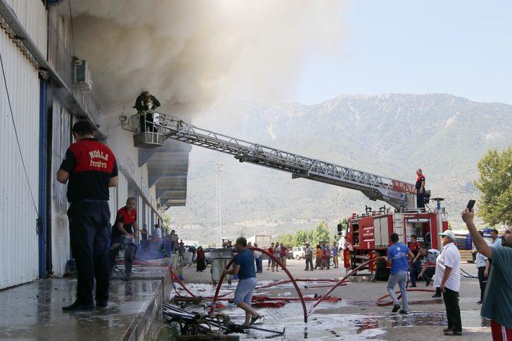 Toptancı Halinde Çıkan Yangın Korkuttu G5