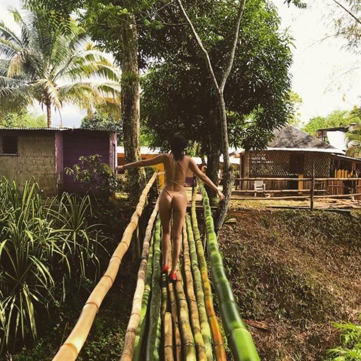 Bella Hadid ve Emily Ratajkowski'den iddialı pozlar G4