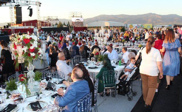 Manisa’da iş dünyası ve protokolü buluşturan sünnet