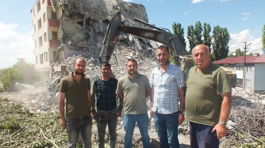 Kızılayın emektar binası yıktırıldı