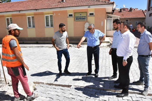 Başkan Bozkurt, kilit taş çalışmalarını inceledi