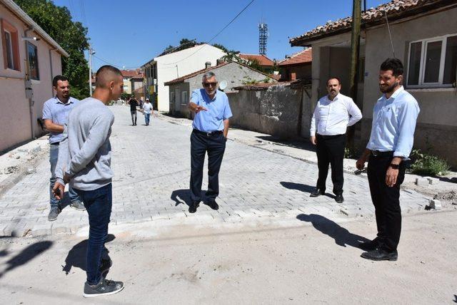 Başkan Bozkurt, kilit taş çalışmalarını inceledi