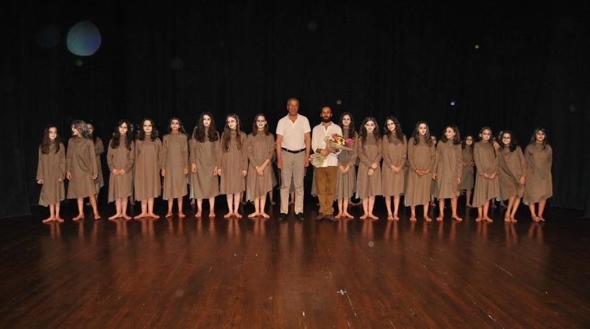 Mezitli&rsquo;de bale eğitimini tamamlayan kursiyerler sezonu yaptıkları g&ouml;steriyle tamamladı