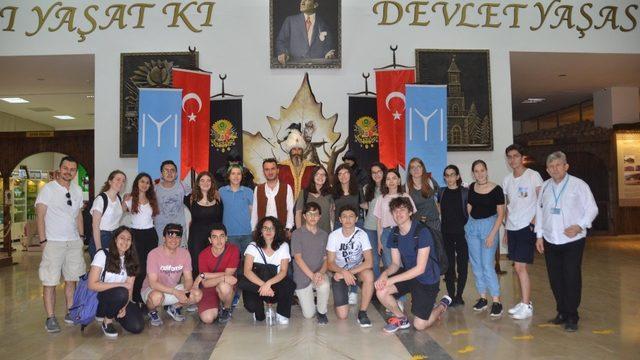 Robert Koleji öğrencilerinden müze ziyareti