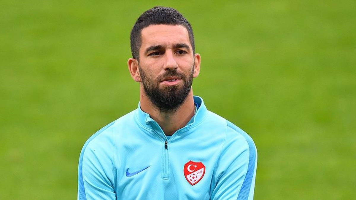 Arda Turan'dan flaş Fenerbah&ccedil;e cevabı! "Teklif gelirse..."
