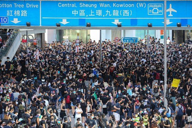 Hong Kong protestolarında tansiyon yükseliyor