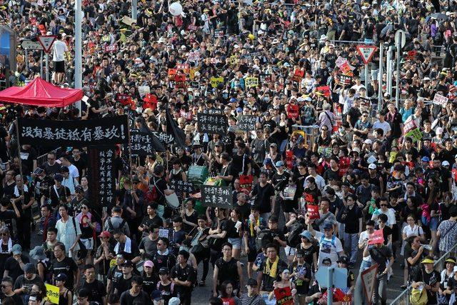 Hong Kong protestolarında tansiyon yükseliyor