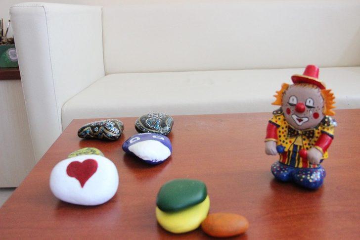 Kozalaklar öğretmenlerin ellerinde sanata dönüşüyor G5