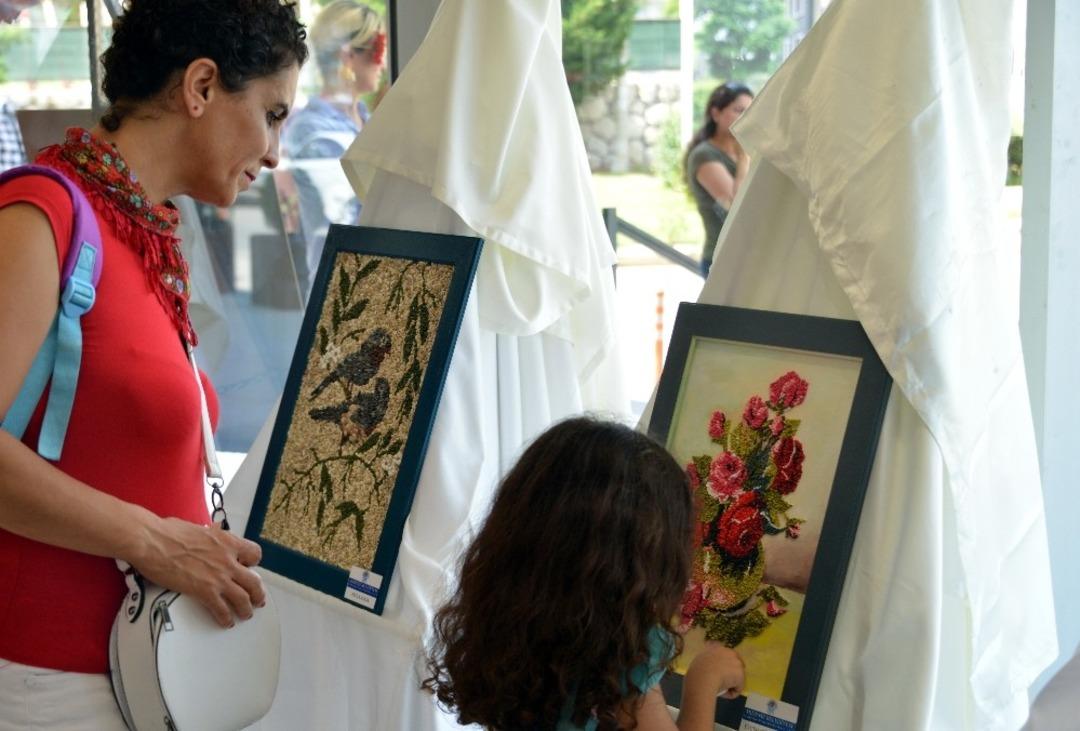 Karaduvarlı kadınlardan &lsquo;mozaik sergisi&rsquo;