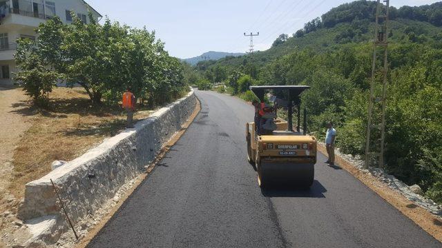 Perşembe’ye sıcak asfalt