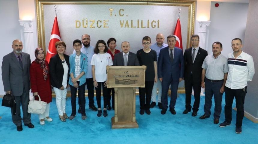 Vali LYS şampiyonlarını ödüllendirdi