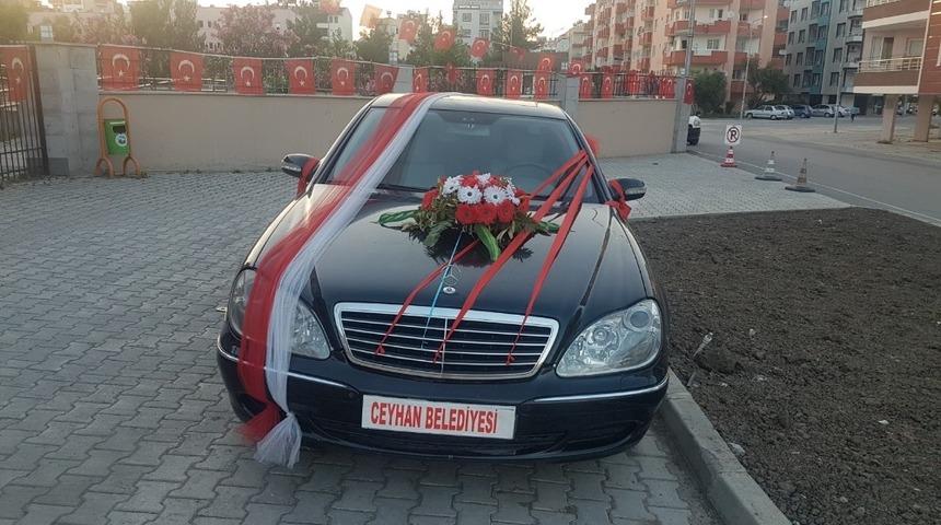 Başkan Aydar, makam aracını gelin arabası yaptı