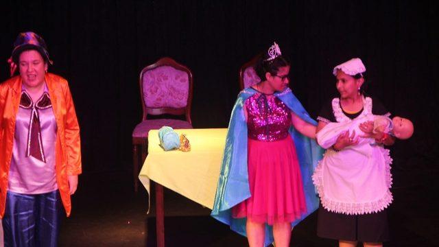 Kuşadası’nda engeller sahnede aşıldı