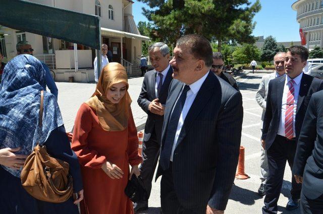 Malatya’da yetim çocuklar yararına kermes