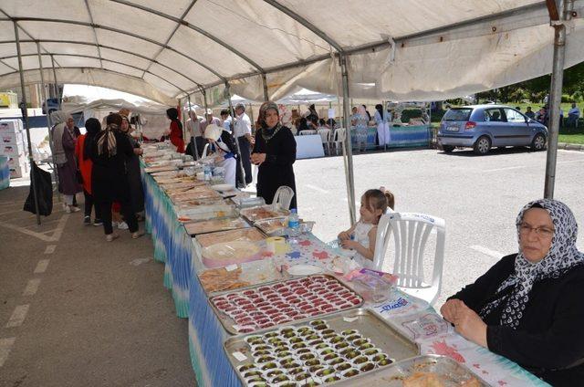 Malatya’da yetim çocuklar yararına kermes