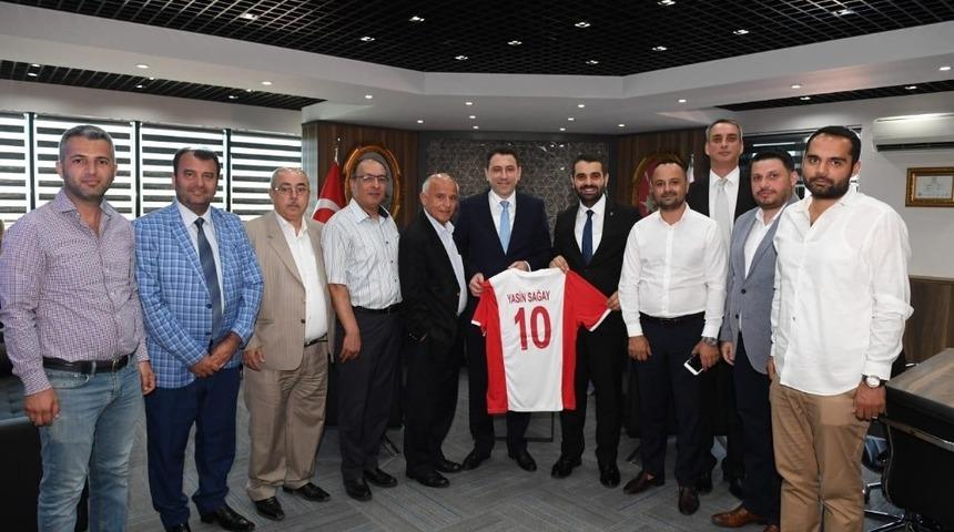 Başkan Yılmaz&rsquo;a 10 numaralı forma
