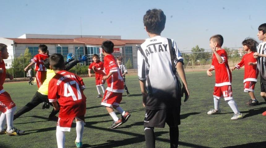 Mardin&rsquo;deki futbol okulları arasında kardeşlik turnuvası d&uuml;zenlendi