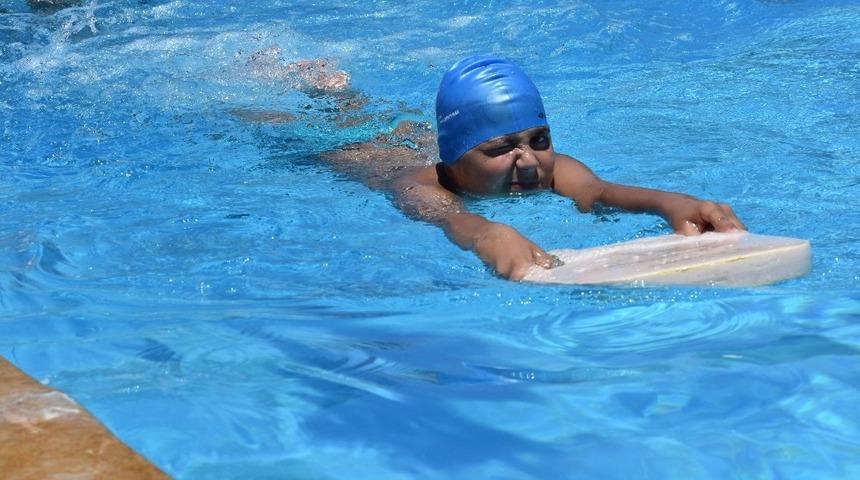 Nazilli’de yüzme kursları başladı