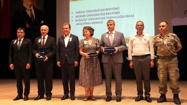 MEÜ Rektörü Çamsarı’ya Tarsus Ticaret ve Sanayi Odasından teşekkür plaketi