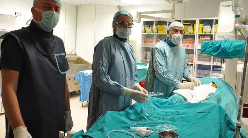 Sandalye ile geldi, y&uuml;r&uuml;yerek taburcu oldu