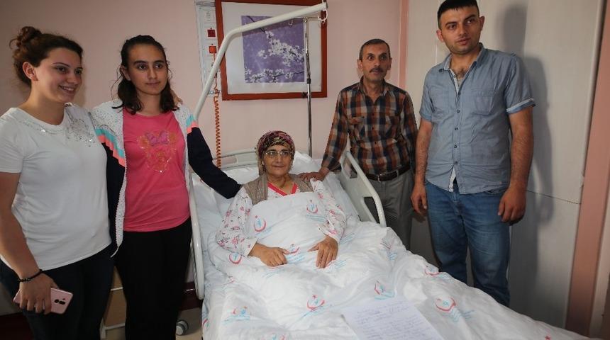 Erzurum&rsquo;da doktorlar bağırsaktan mide yaptı