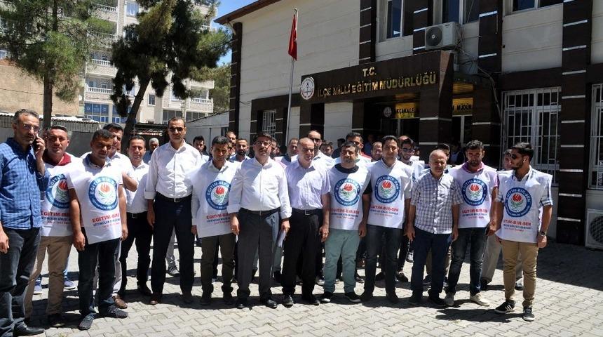 Ak&ccedil;akale&rsquo;de Milli Eğitim M&uuml;d&uuml;r&uuml;ne yapılan saldırıya tepki