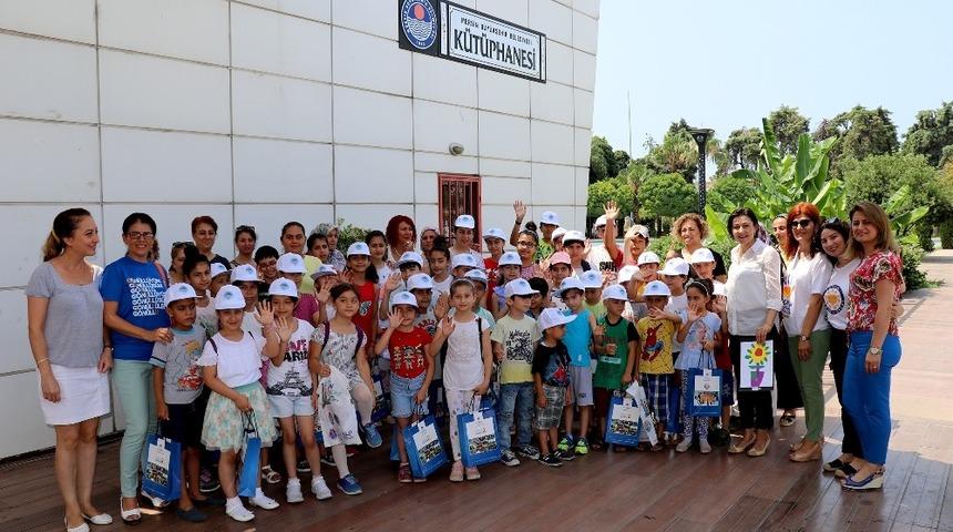 TEGV&rsquo;li minikler, B&uuml;y&uuml;kşehir Belediyesi K&uuml;t&uuml;phanesini ziyaret etti