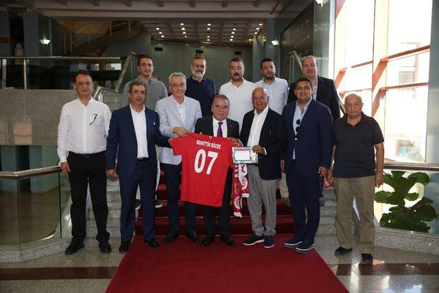 Başkan Böcek: “Antalyaspor’umuza desteğimiz tamdır”