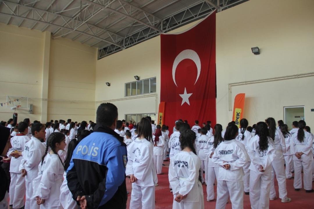 İpeksi Dokunuşla Sokaktan Madalyaya Uzanan Eller Projesi Hız Kesmeden Devam Ediyor