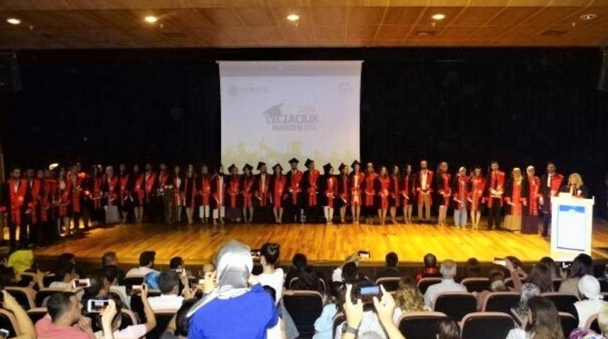 D&Uuml; Eczacılık Fak&uuml;ltesi ikinci mezunlarını verdi