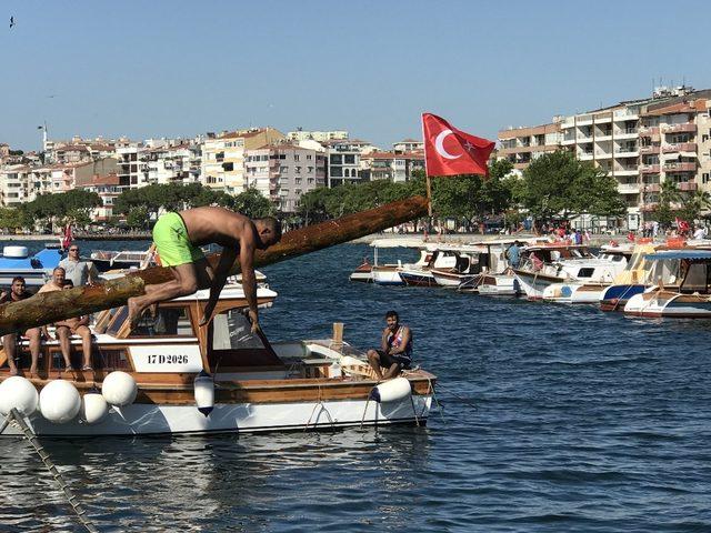 Çanakkale’de 10 yıl aradan sonra yağlı direk yarışması