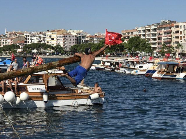 Çanakkale’de 10 yıl aradan sonra yağlı direk yarışması