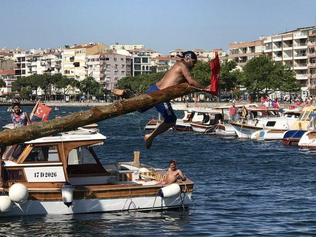 Çanakkale’de 10 yıl aradan sonra yağlı direk yarışması