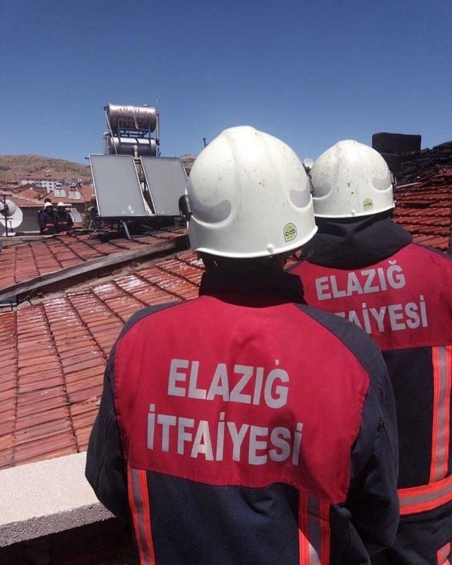 Elazığ’da çatı yangını