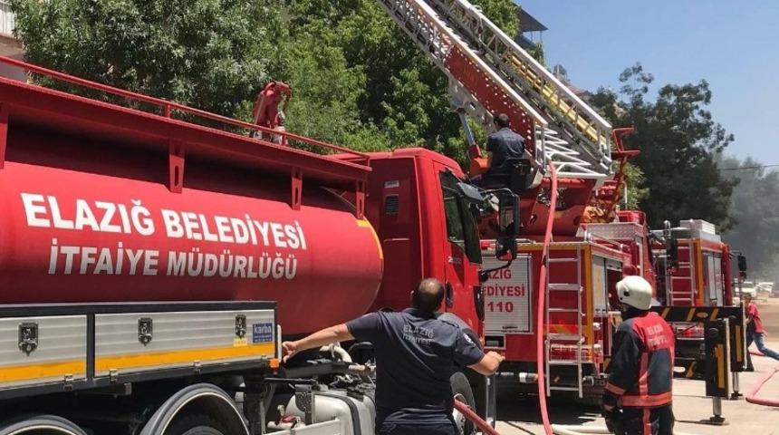 Elazığ’da çatı yangını
