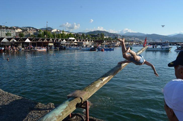 Birinci olan yarışmacıdan alkışlanacak davranış G4