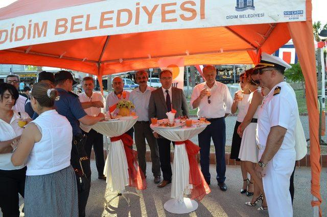 Didim’de deniz şehitleri anısına çelenk bırakıldı