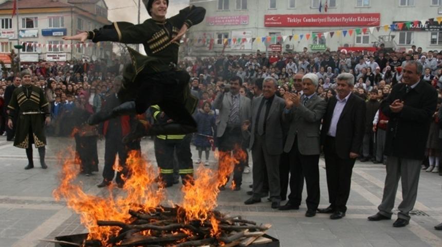 G&ouml;kt&uuml;rkler'den Demirci Kawa'ya T&uuml;m Y&ouml;nleriyle Nevruz ve Rit&uuml;elleri
