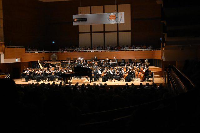 Fazıl Say ve Şanghay Filarmoni Orkestrası İzmir'de sahne aldı 