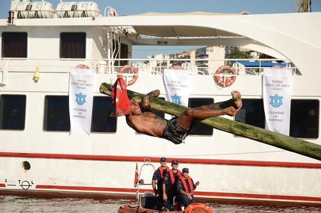 Denizcilik ve Kabotaj Bayramı Kuşadası’nda renkli görüntülere sahne oldu