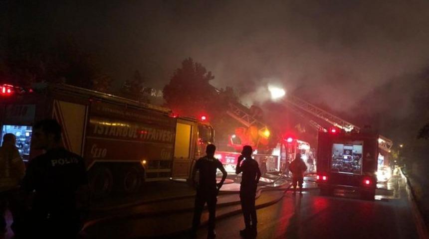 Facianın eşiğinden d&ouml;n&uuml;ld&uuml;! İstanbul'da korkutan yangın!