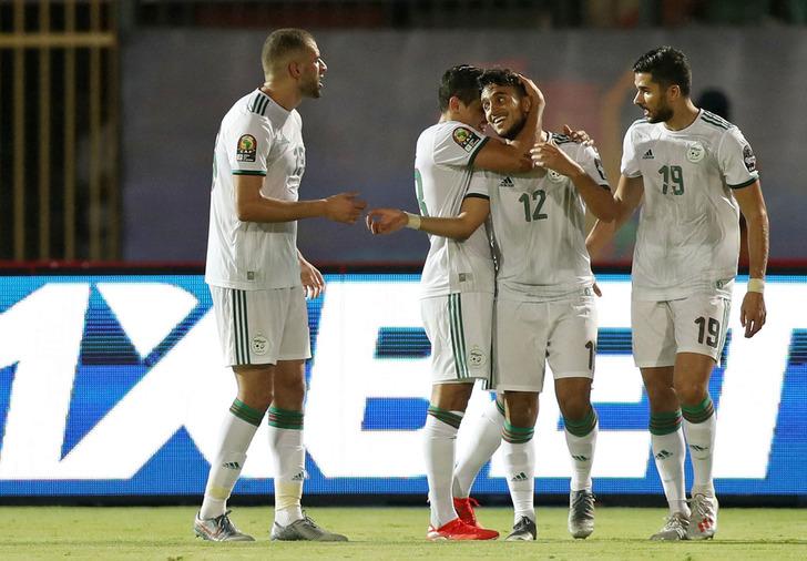 Fenerbahçe'den ayrılan Slimani gollerine devam ediyor G2