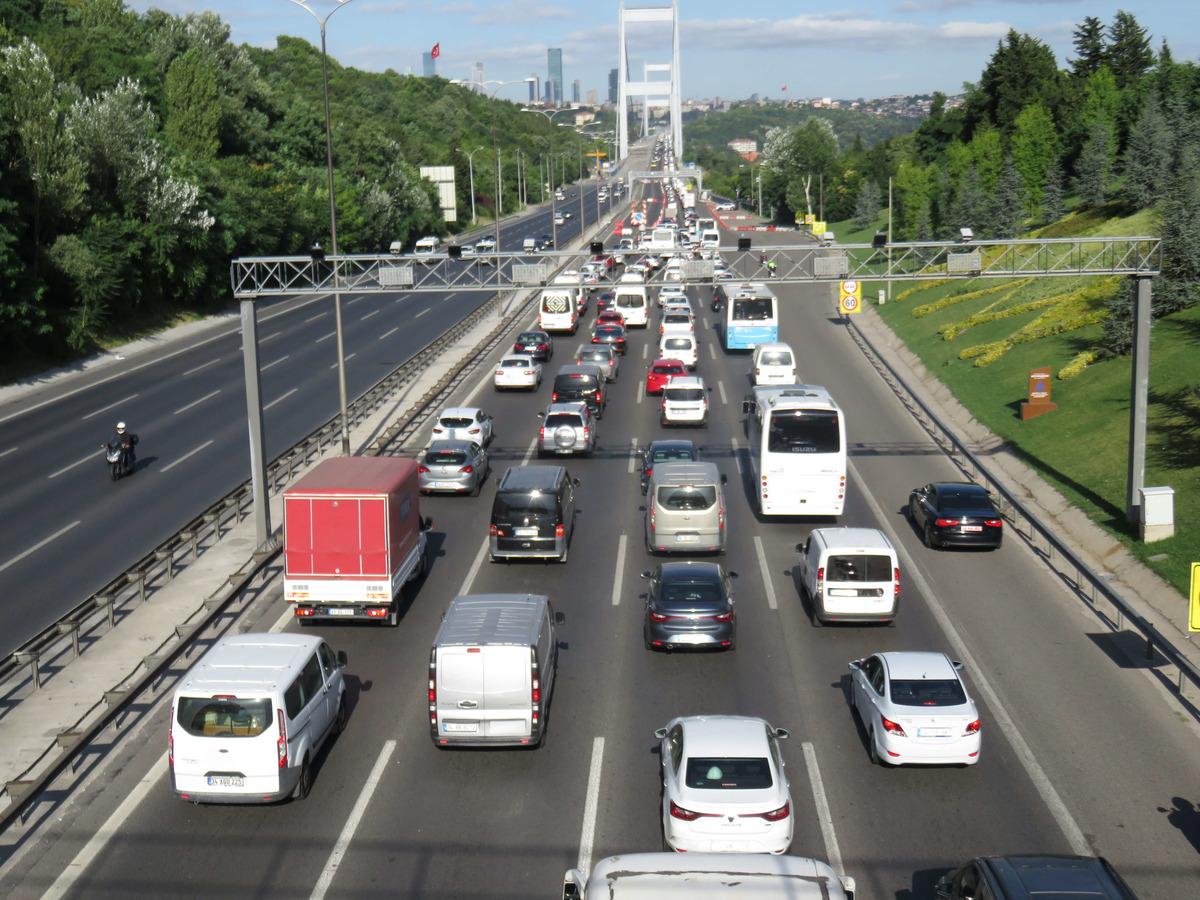 İstanbul'da 'ara tatil' trafiği başladı! İşte trafikte son durum