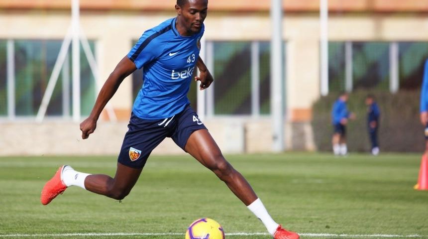 Bernard Mensah sezonu a&ccedil;tı