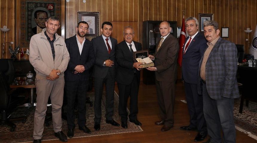 İş Adamları ve M&uuml;stecirleri Koruma ve Yaşatma Derneğinden teşekk&uuml;r ziyareti